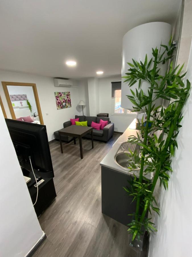 מאלגה Reyna Apartamentos מראה חיצוני תמונה
