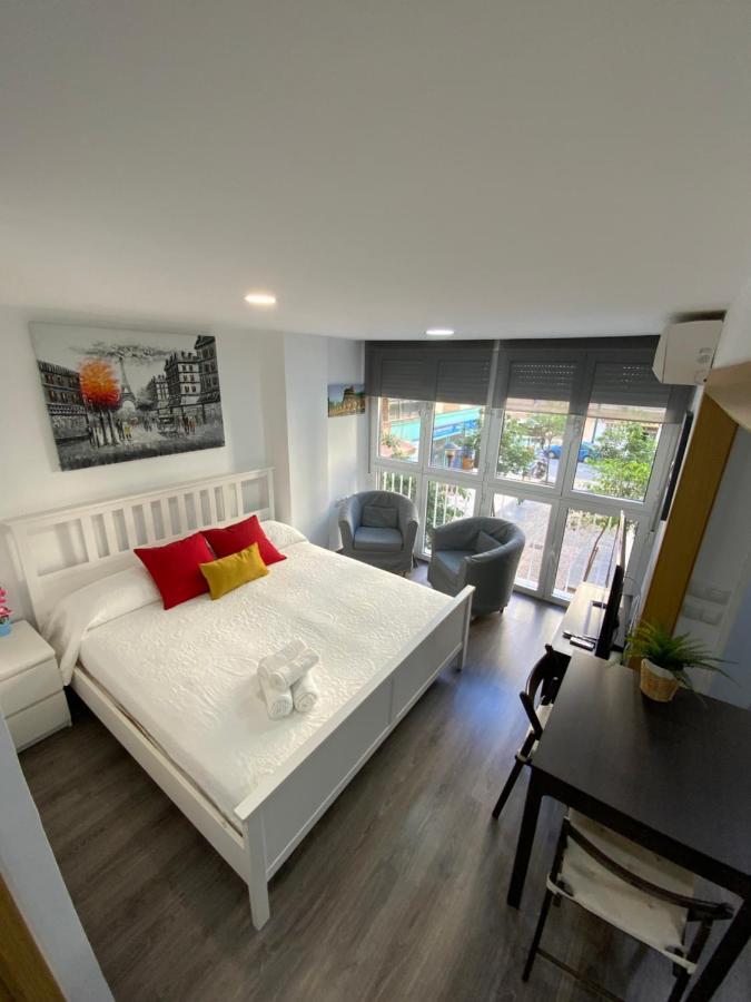 מאלגה Reyna Apartamentos מראה חיצוני תמונה